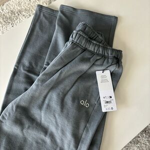 NWT ALO YOGA PANTS